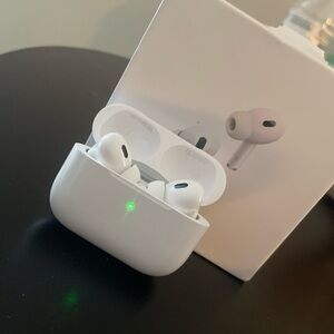 Apple White Wireless Earbuds